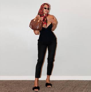 Liz Cambage feet photo thumbnail