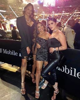 Liz Cambage feet photo thumbnail
