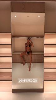 Liz Cambage feet photo thumbnail