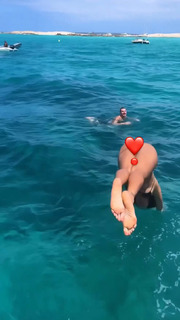 Liz Cambage feet photo thumbnail