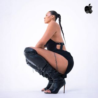 Liz Cambage feet photo thumbnail