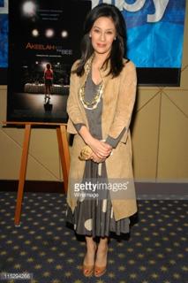 Liz Cho feet photo 3