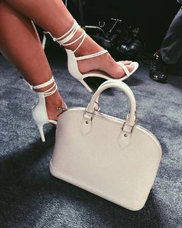 Liz Hernandez feet photo 8