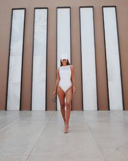 Liz Hernandez feet photo 9