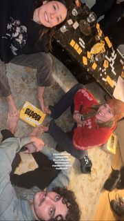 Liz Lee feet photo 1