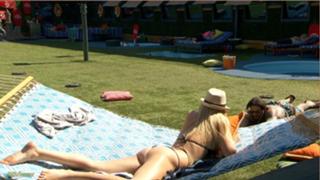 Liz Nolan feet photo 9