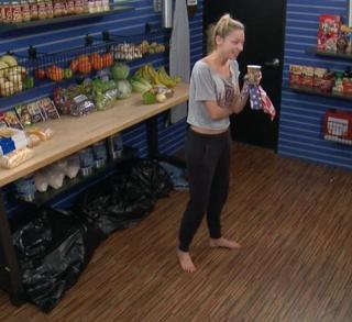 Liz Nolan feet photo 20
