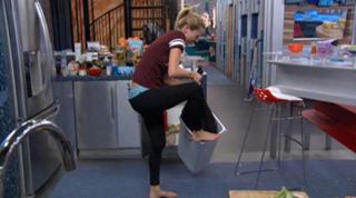 Liz Nolan feet photo 18