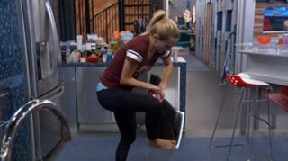 Liz Nolan feet photo 17