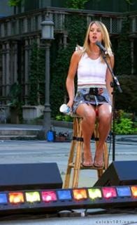 Liz Phair feet photo 15