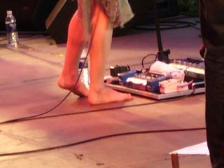 Liz Phair feet photo 5
