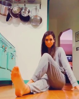 Liz Plank feet photo 1