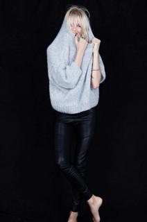 Liz Solari feet photo 2