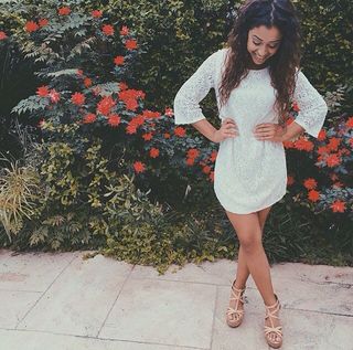 Liza Koshy feet photo thumbnail