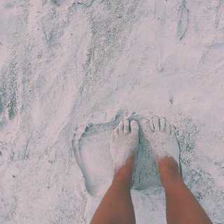 Liza Koshy feet photo thumbnail