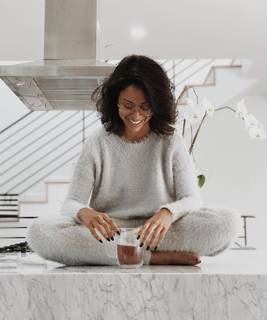 Liza Koshy feet photo thumbnail