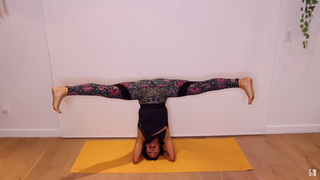 Liza Koshy feet photo thumbnail