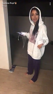 Liza Koshy feet photo thumbnail