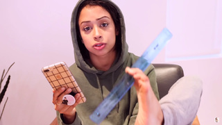 Liza Koshy feet photo thumbnail