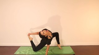 Liza Koshy feet photo thumbnail