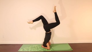 Liza Koshy feet photo thumbnail