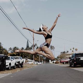 Liza Koshy feet photo thumbnail