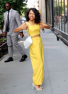 Liza Koshy feet photo thumbnail