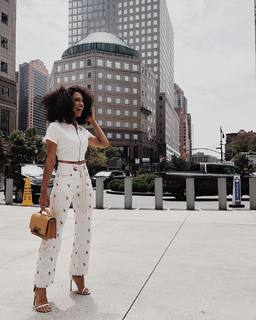 Liza Koshy feet photo thumbnail
