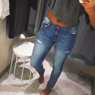 Liza Koshy feet photo thumbnail