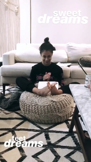 Liza Koshy feet photo thumbnail