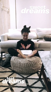 Liza Koshy feet photo thumbnail