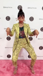 Liza Koshy feet photo thumbnail