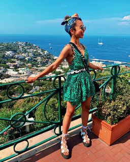 Liza Koshy feet photo thumbnail