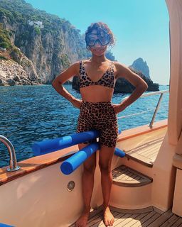 Liza Koshy feet photo thumbnail