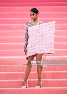 Liza Koshy feet photo thumbnail