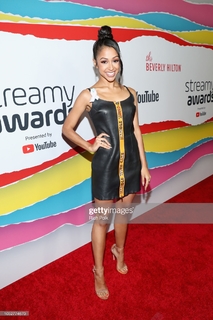 Liza Koshy feet photo thumbnail