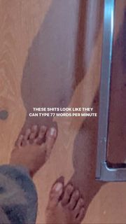 Liza Koshy feet photo thumbnail