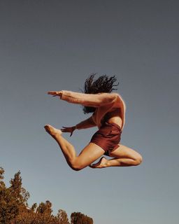 Liza Koshy feet photo thumbnail
