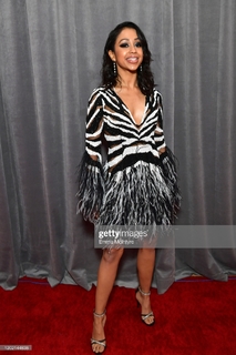 Liza Koshy feet photo thumbnail