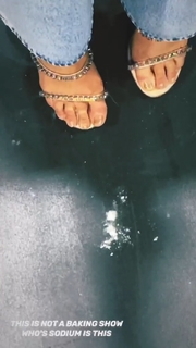 Liza Koshy feet photo thumbnail