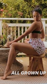 Liza Koshy feet photo thumbnail