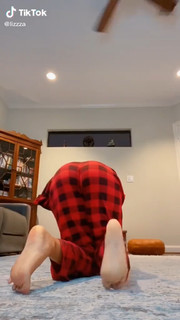 Liza Koshy feet photo thumbnail
