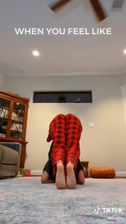 Liza Koshy feet photo thumbnail