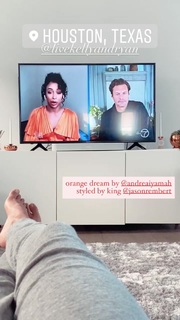 Liza Koshy feet photo thumbnail