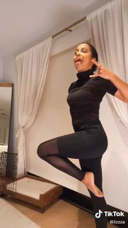 Liza Koshy feet photo thumbnail