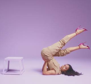 Liza Koshy feet photo thumbnail