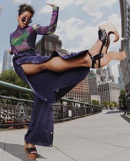 Liza Koshy feet photo thumbnail