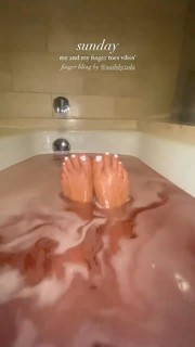 Liza Koshy feet photo thumbnail