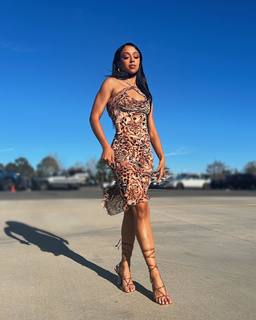 Liza Koshy feet photo thumbnail
