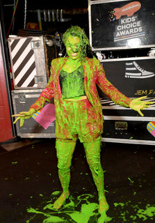 Liza Koshy feet photo thumbnail